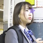 乃〇坂系美少女JKを挟みチカン電車盗撮エロ動画※紐パンほどいて前後Wチ○ポこすりつけ